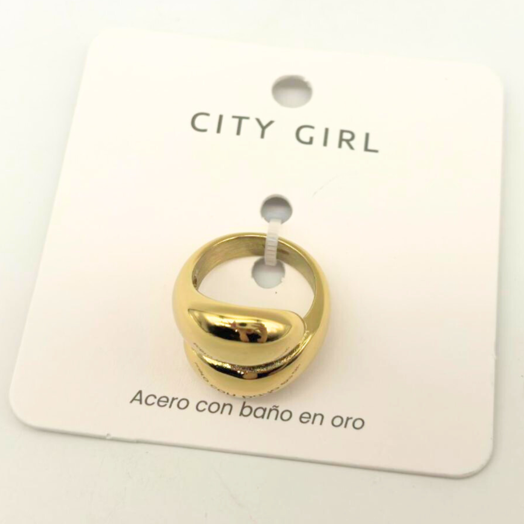 ANILLO DE ACERO BAÑADO EN ORO CITY GIRL (PAQUETE X 12 UNID.) 4460-2526