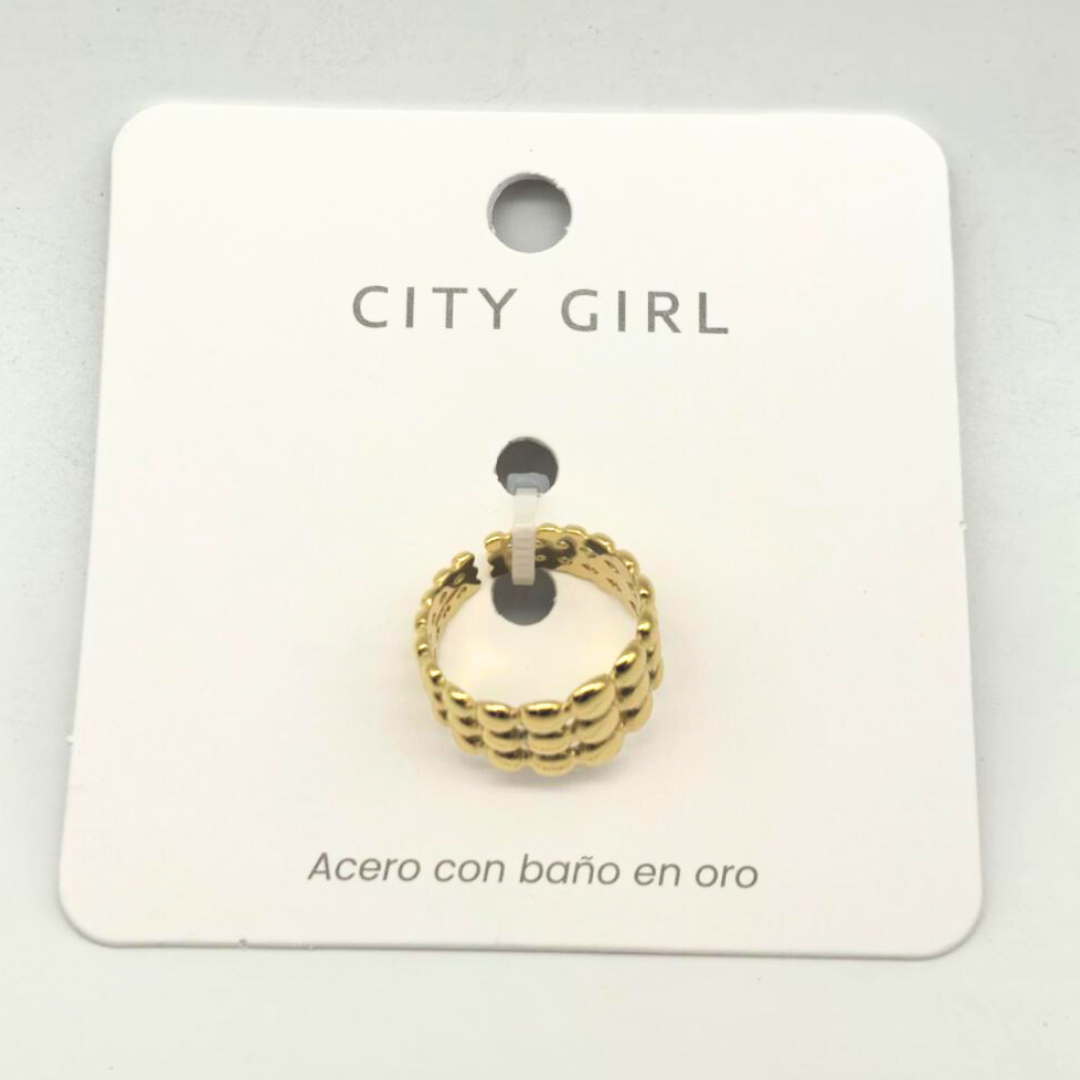 ANILLO DE ACERO BAÑADO EN ORO CITY GIRL (PAQUETE X 12 UNID.) C-03