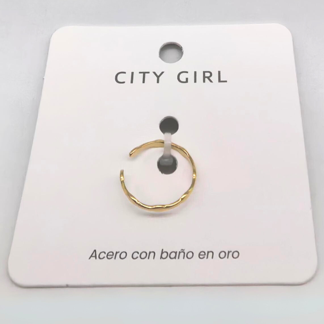 ANILLO DE ACERO BAÑADO EN ORO CITY GIRL (PAQUETE X 12 UNID.) C-28