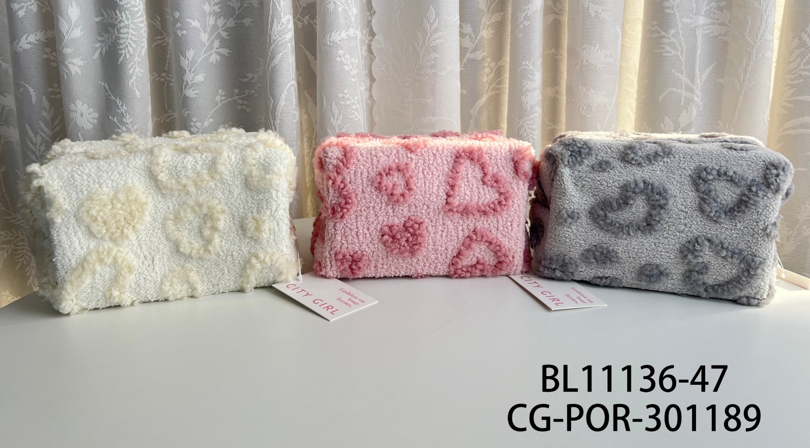 PORTA COSMÉTICOS DE PELUCHE CORAZONES CITY GIRL BL11136-47*200
